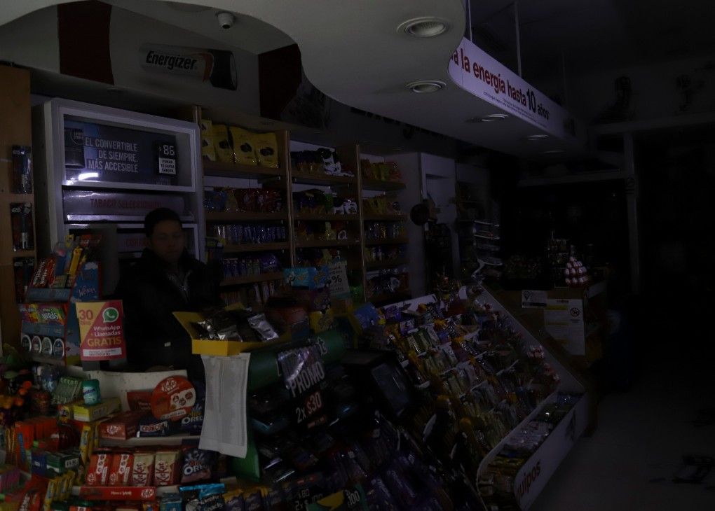 Un kiosco porteño siguió trabajando a oscuras