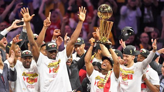 Raptors. La franquicia de Toronto se convirtió en la primera no estadounidense en ganar el torneo.