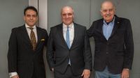 De izquierda a derecha. Gonzalo Mansilla de Souza (presidente nacional de UCeDe), José Luis Espert y Alberto Asseff (presidente titular de Unir).