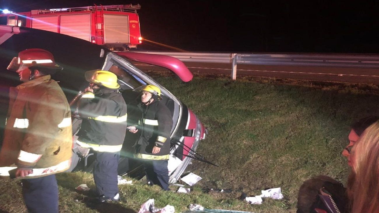 El micro que volcó transportaba a 45 chicos de un instituto de baile de La Plata.