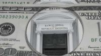 El dólar y el riesgo país siguen en baja