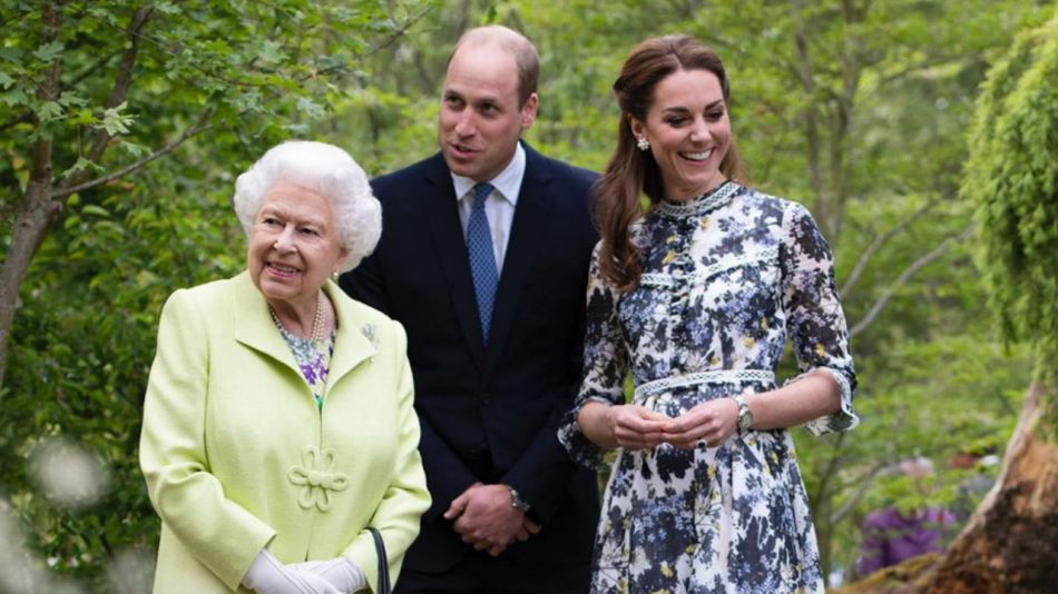 La Reina Isabel saludó al Príncipe William por su cumpleaños y despertó una gran polémica 