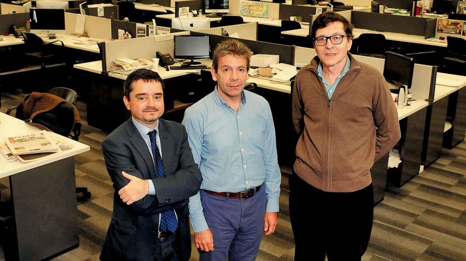 Los periodistas José Crettaz, Martín Becerra y Fernando Ruiz, en la entrevista con Fontevecchia.
