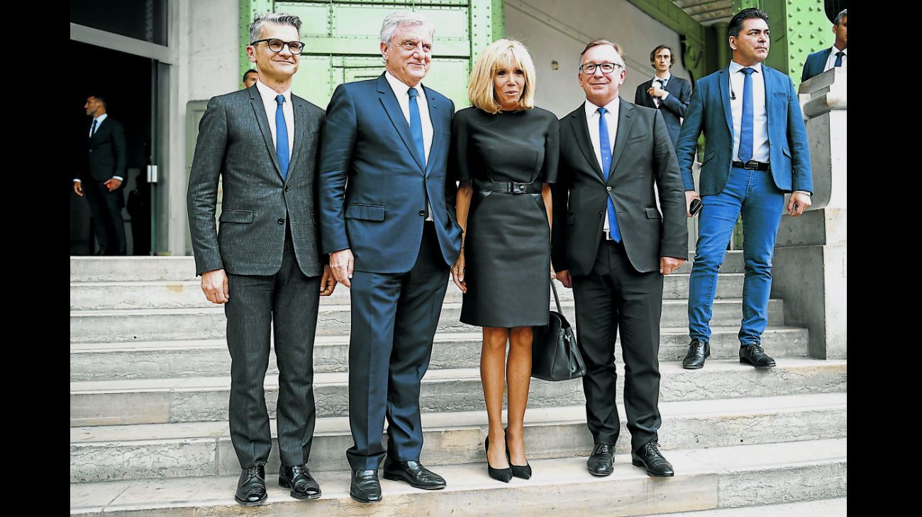 PLATEA. Brigitte Macron, entre las invitadas especiales.