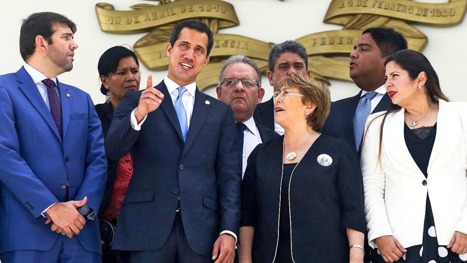 Diplomacia. La ex presidenta de Chile ensayó un delicado equilibrio entre los reclamos de la oposición y los planteos del gobierno.