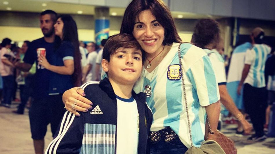 Gianinna Maradona y su hijo alentaron a la Selección