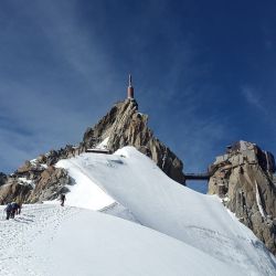 El Mont Blanc cada vez es más visitado, sin importar su alto grado de dificultad y el peligro que implica su ascenso.