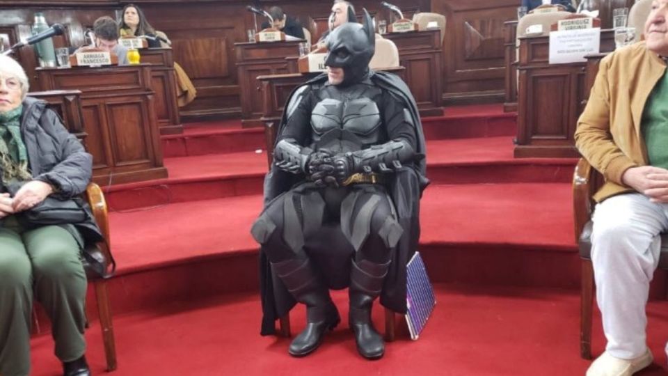 El Batman Solidario de La Plata fue declarado Ciudadano Ilustre por el Concejo Deliberante.