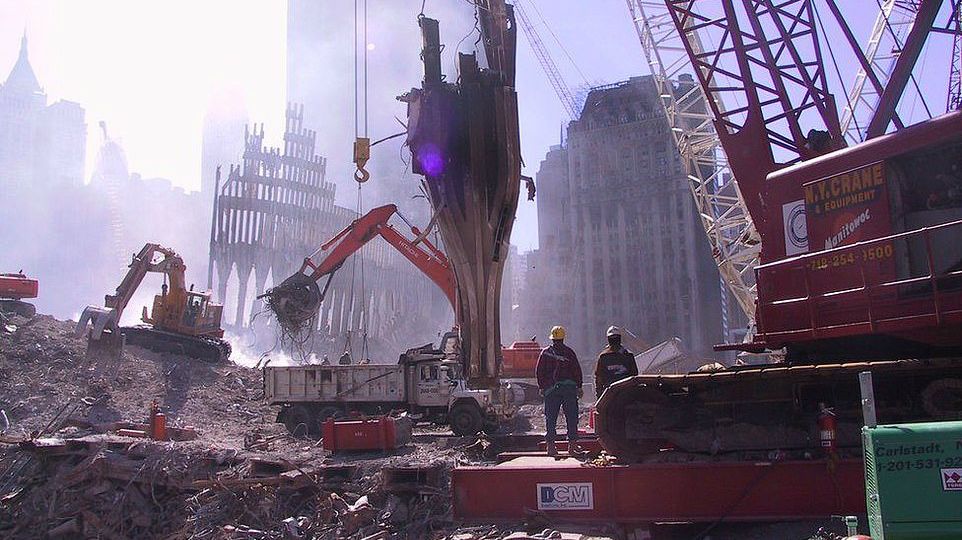 Los ataques del 11 de septiembre cobraron la vida de casi 3,000 personas, luego de que cuatro aviones comerciales secuestrados volaran hacia las torres Norte y Sur del World Trade Center, el Pentágono y un campo de Pensilvania.