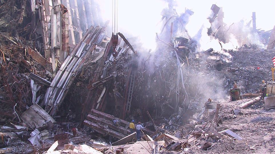 Los ataques del 11 de septiembre cobraron la vida de casi 3,000 personas, luego de que cuatro aviones comerciales secuestrados volaran hacia las torres Norte y Sur del World Trade Center, el Pentágono y un campo de Pensilvania.