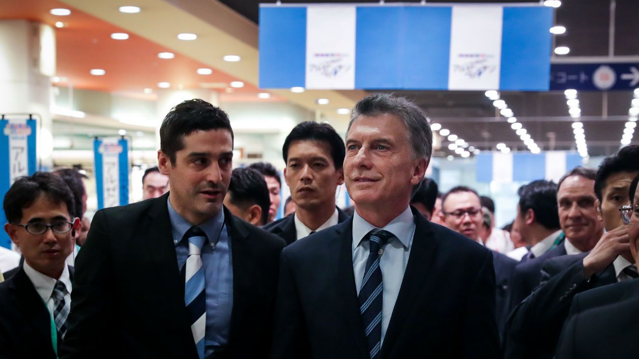 Mauricio Macri en Japón, se reunió con Shinzo Abe y visitó un supermercado que vende productos nacionales. 