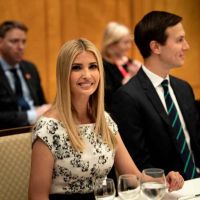 Ivanka Trump gana elogios en el G-20 con su look "a prueba de agua"