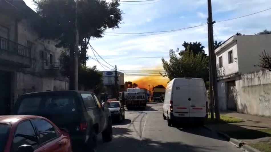 Explosión y derrame de ácido nítrico en Tres de Febrero.