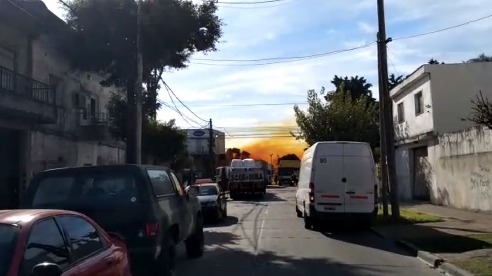 Explosión y derrame de ácido nítrico en Tres de Febrero.