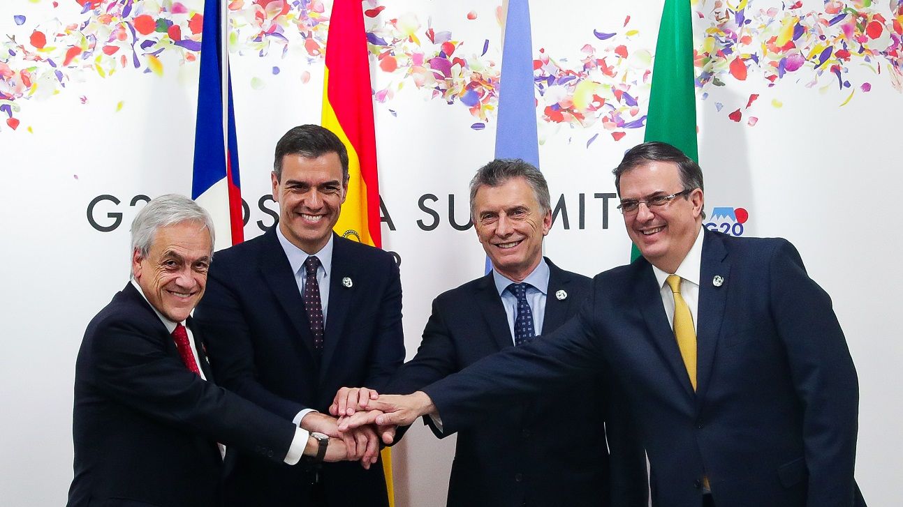 Maurico Macri en la Cumbre del G20 en Japón se reunión con Donald Trump, se sacó la foto familiar y también se reunió con el presidente de Chile, Sebastián Piñera; el presidente del Gobierno español, Pedro Sánchez; y el canciller mexicano, Marcelo Ebrard.