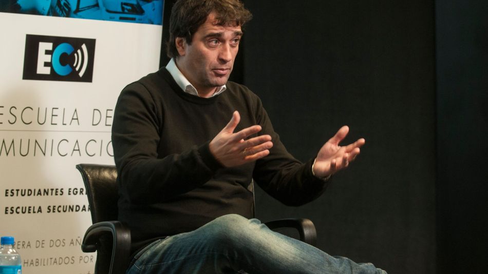 Gabriel Solano en la Escuela de Comunicación de Perfil