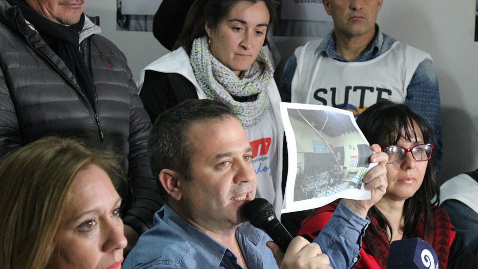La vicedirectora fue apartada por saludar diciendo "todos, todas y todes".