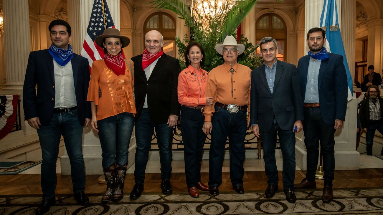 El embajador de los Estados Unidos, Edward Prado, eligió hacer una fiesta inspirada en su estado natal para celebrar, unos días antes, la conmemoración de la independencia de su país.