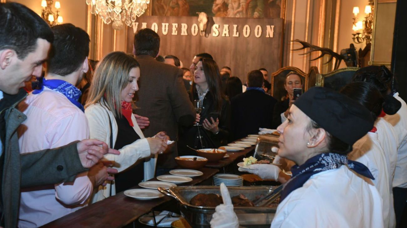 El embajador de los Estados Unidos, Edward Prado, eligió hacer una fiesta inspirada en su estado natal para celebrar, unos días antes, la conmemoración de la independencia de su país.