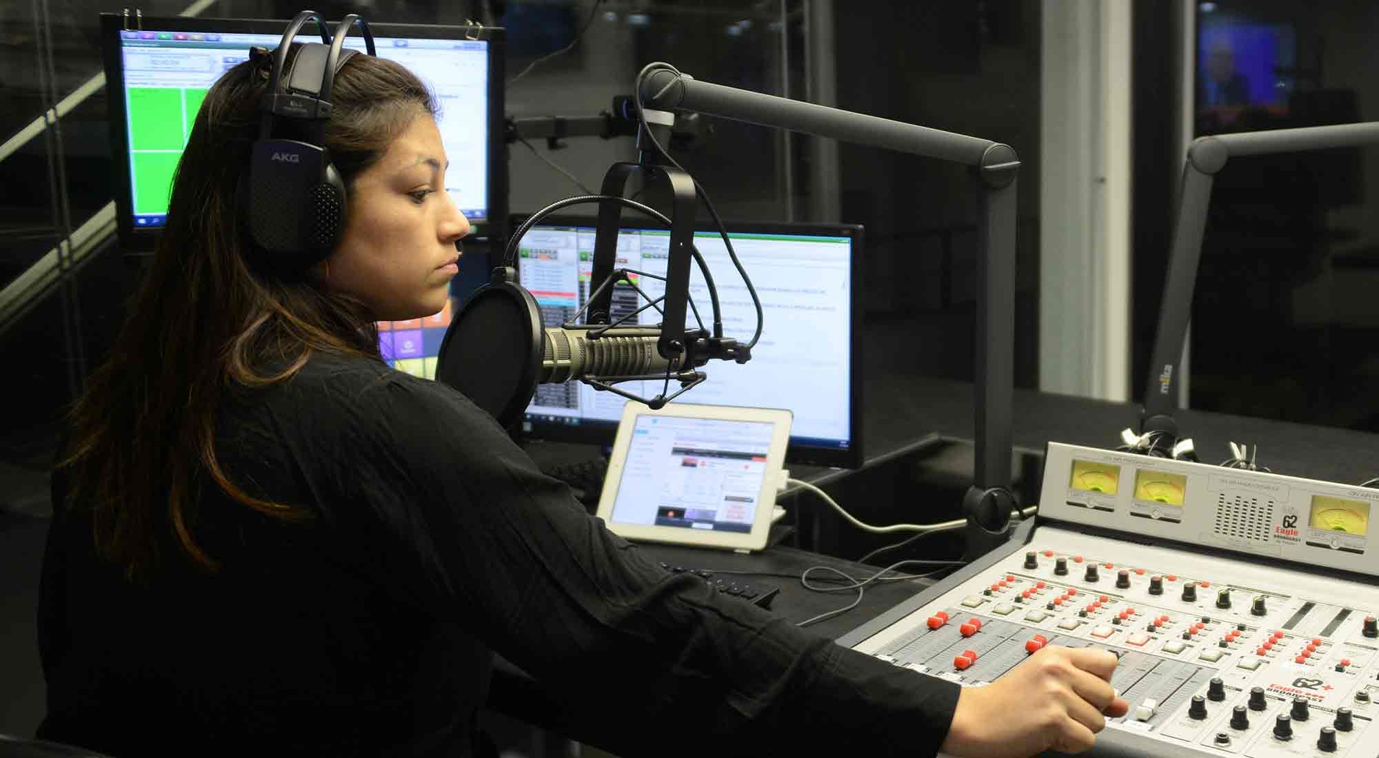 Carolina Magri, locutora de Radio Perfil