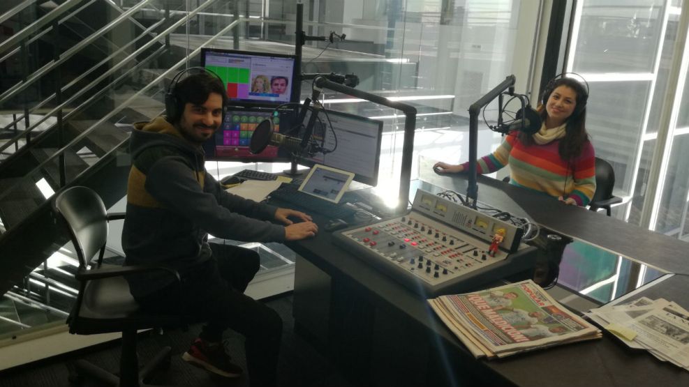 Carolina Magri y Rodrigo Gallo, los locutores del turno mañana de Radio Perfil.
