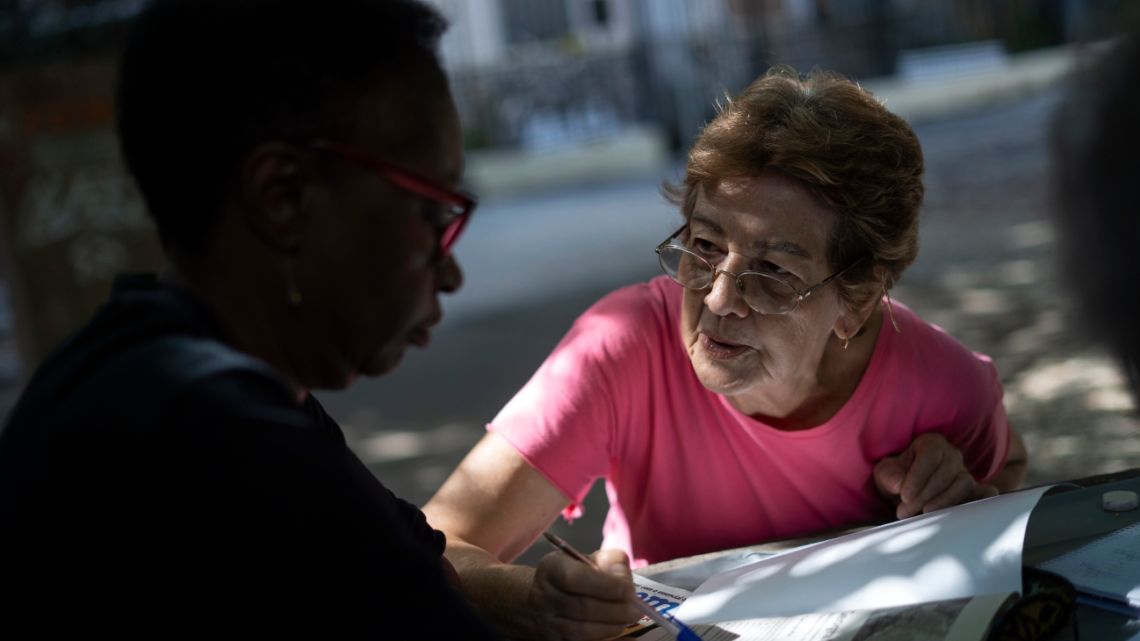 A volunteer professor teaches geography at the Mauro Duarte Composer square in Botafogo neighborhood, Rio de Janeiro, Brazil.