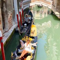 El particular look de Vicky Xipolitakis en Venecia