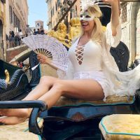 El particular look de Vicky Xipolitakis en Venecia