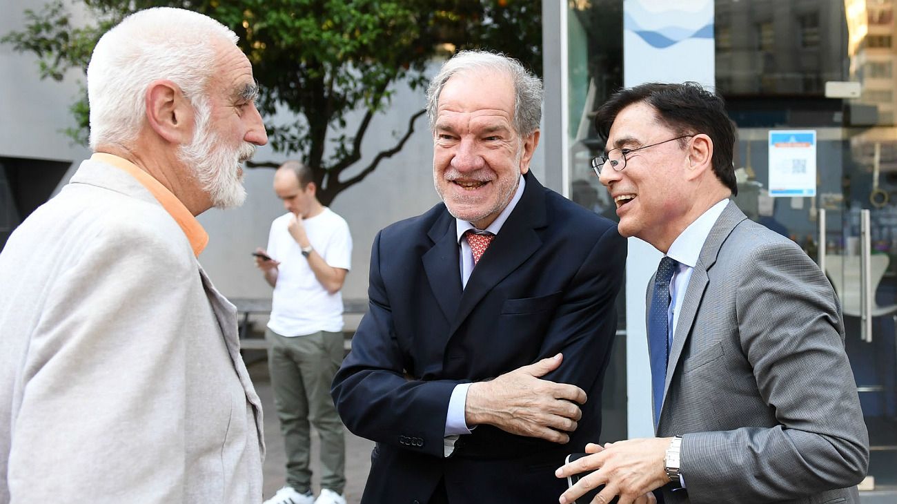 Graham-Yooll, Héctor D'Amico y Jorge Fontevecchia, en el Cabildo en la presentación del libro "Periodismo y Verdad".