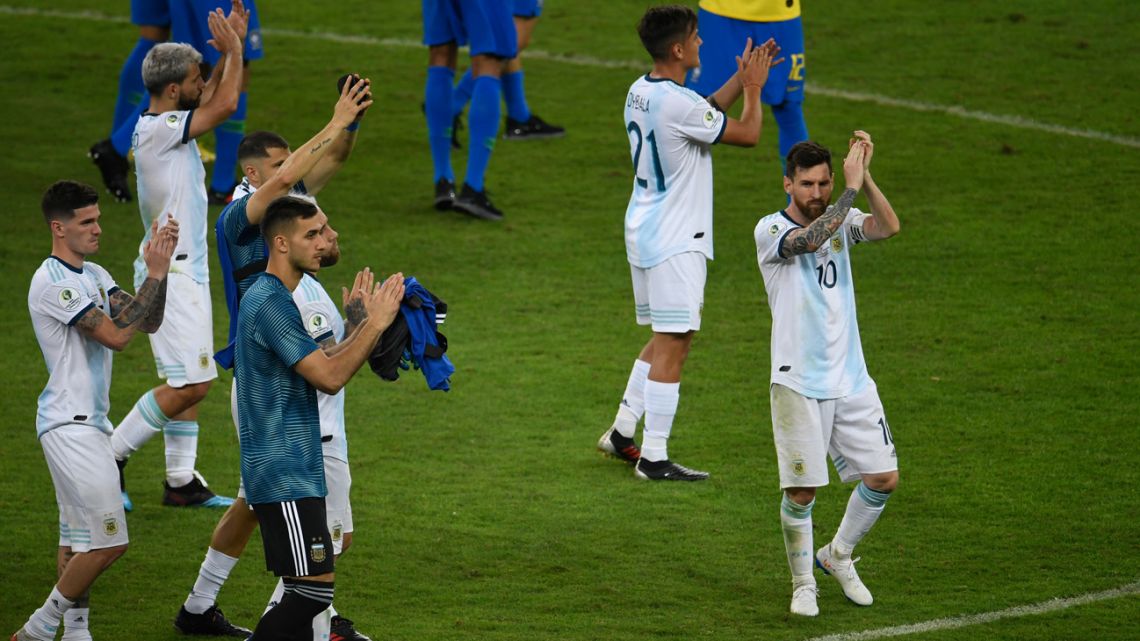Argentina’s players applaud fans after their loss to Brazil on Tuesday.