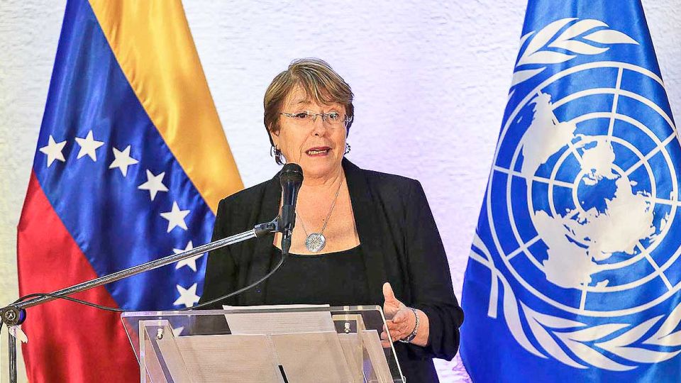 Grave. La ex presidenta chilena presentó el informe lapidario, pero no cerró las puertas a la negociación con el gobierno.