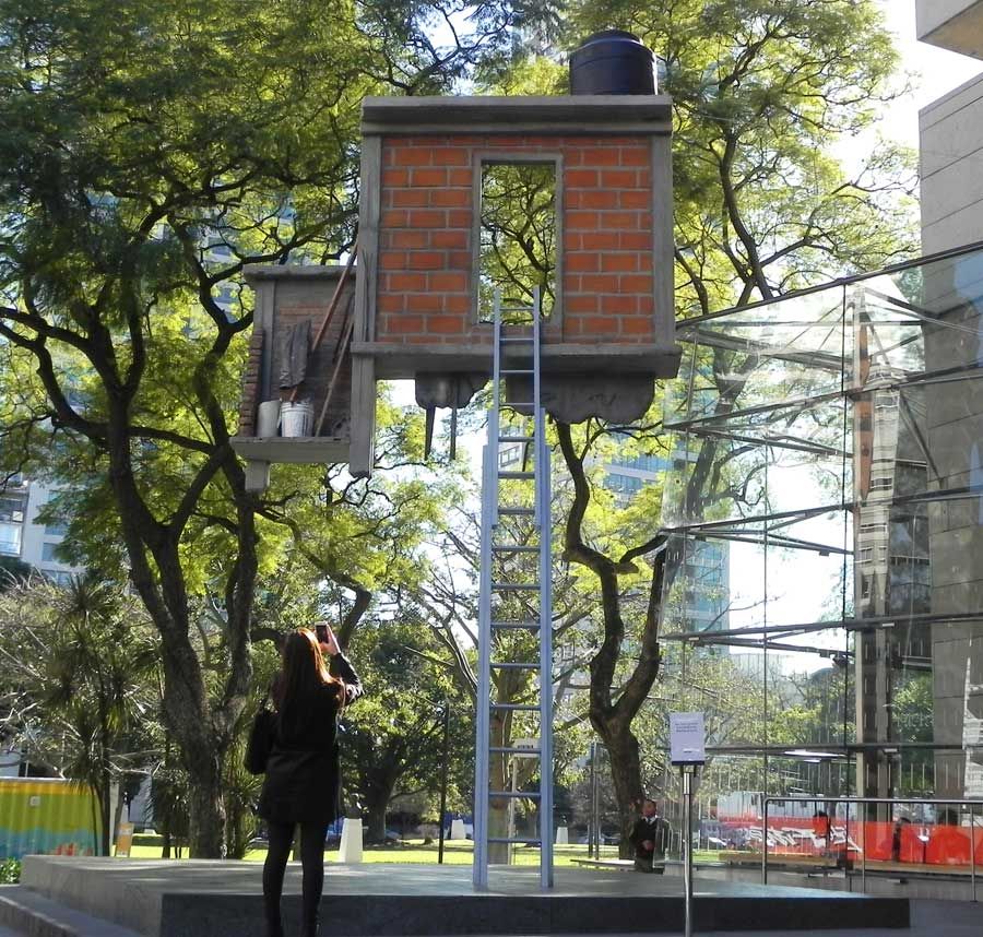 Liminal. Exposición antológica de Leandro Erlich en el Malba