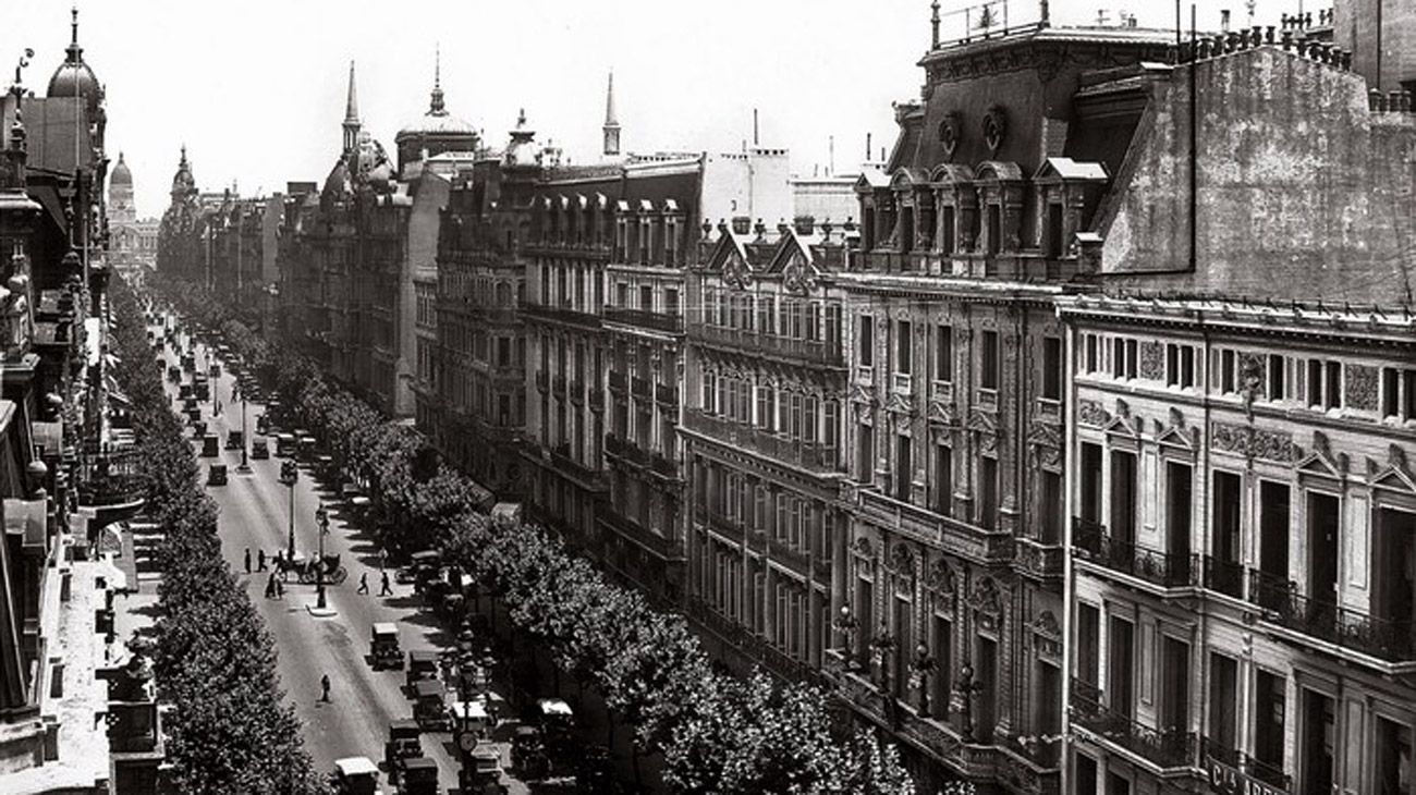 La Avenida de Mayo fue inaugurada el 9 de julio de 1894.