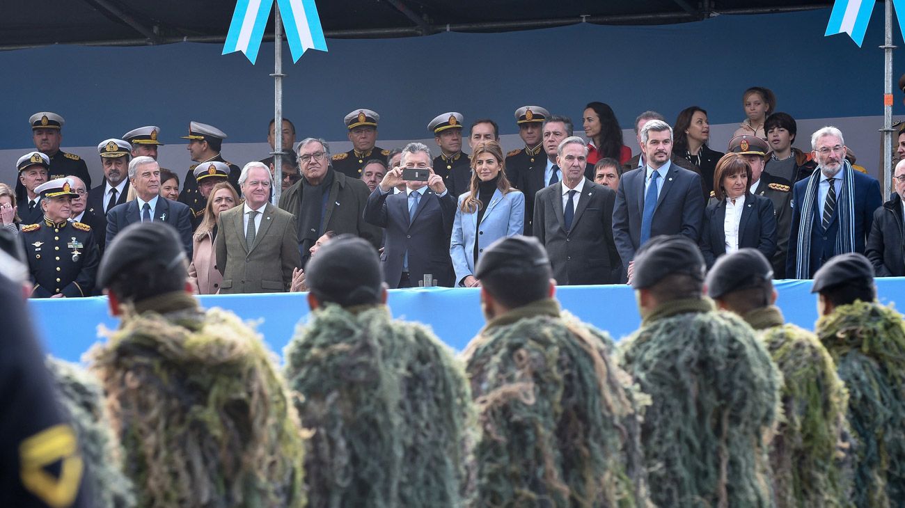 Macri encabeza el desfile militar del 9 de Julio