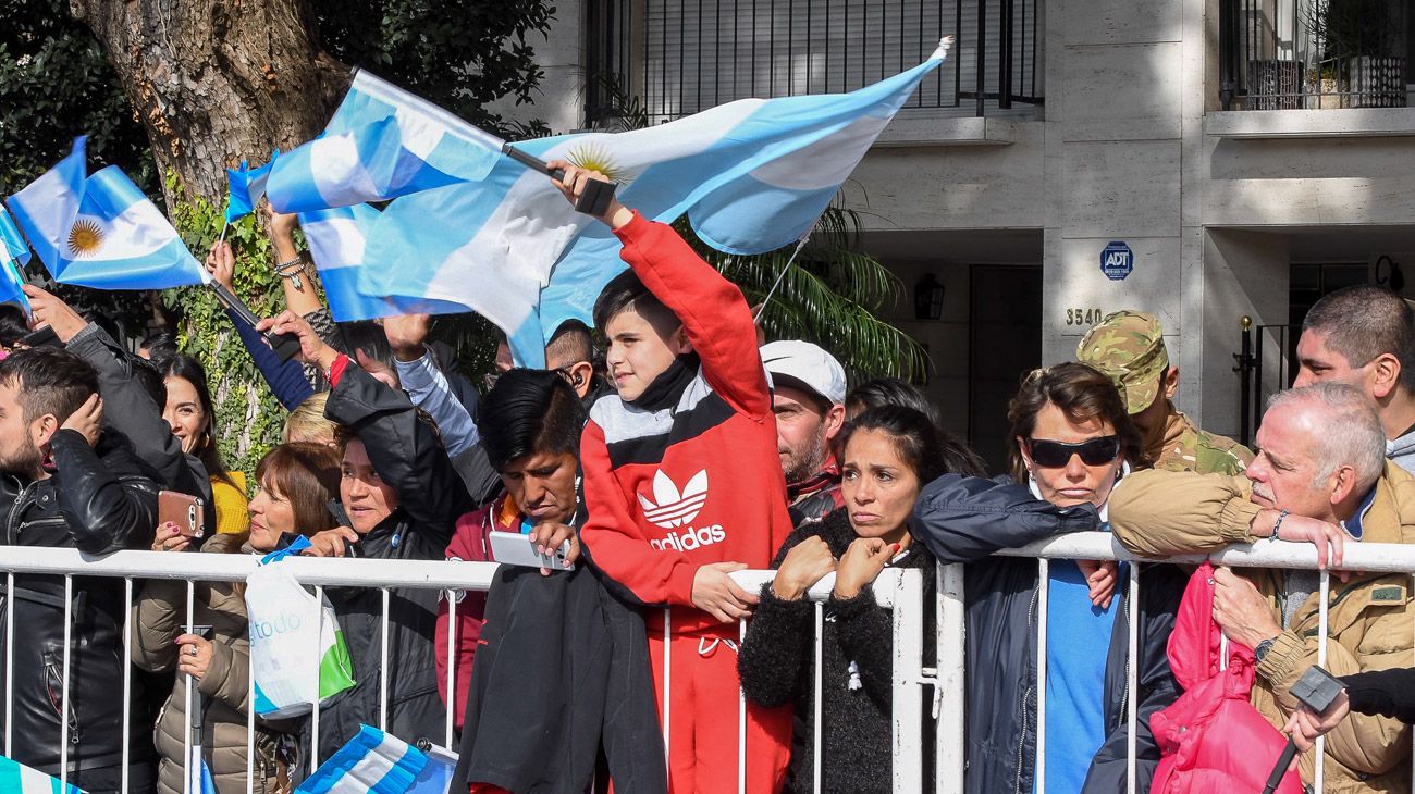 Macri encabeza el desfile militar del 9 de Julio