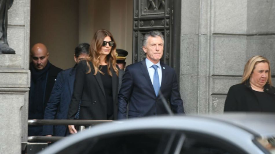 Mauricio Macri y Juliana Awada los primeros en llegar al velatorio de De La Rua