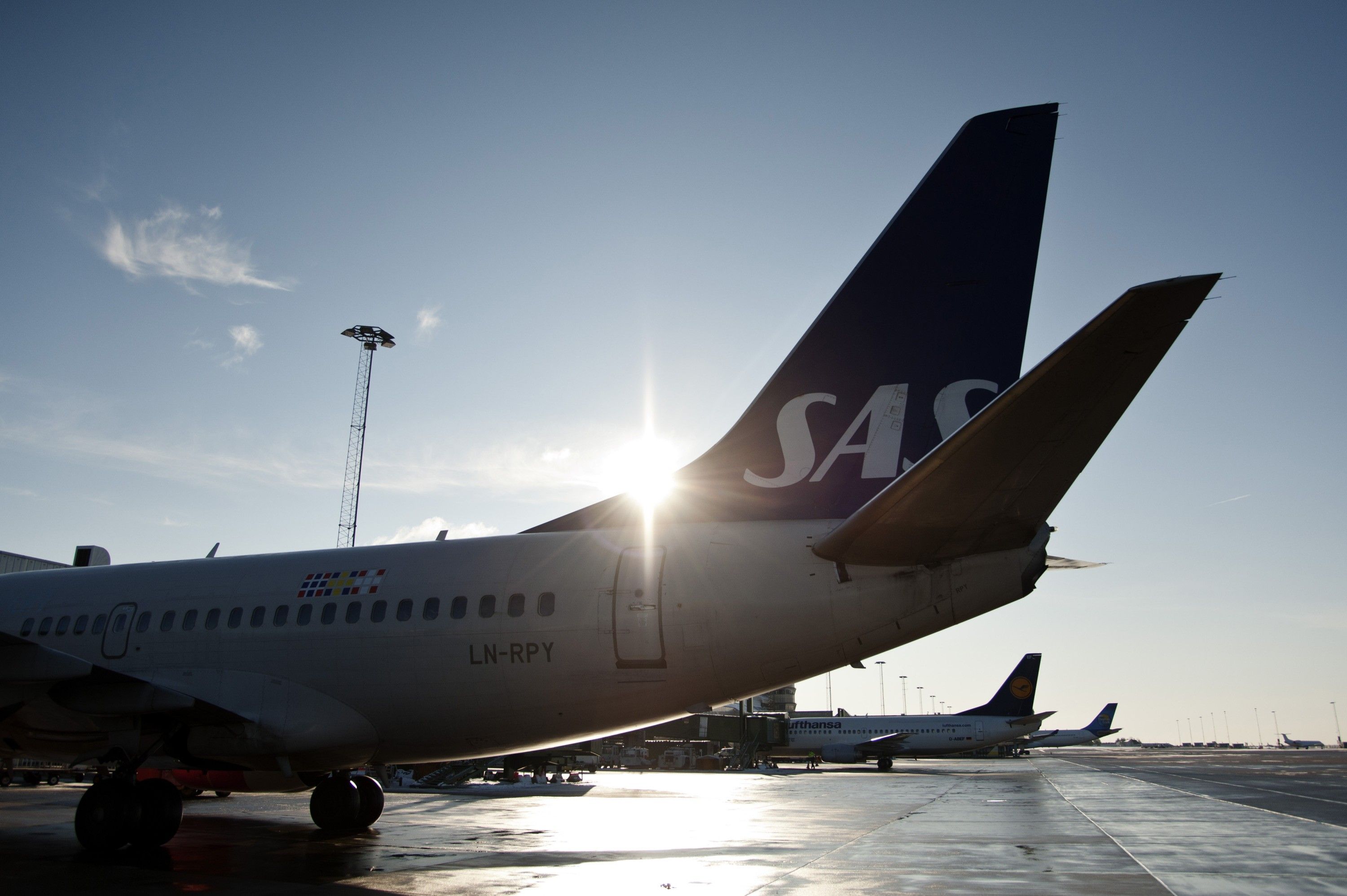 As ‘Flying Shame’ Grips Sweden, SAS Ups Stakes in Climate Battle