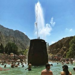 El parque de agua de Cacheuta ofrece, en verano un pileta de olas. 