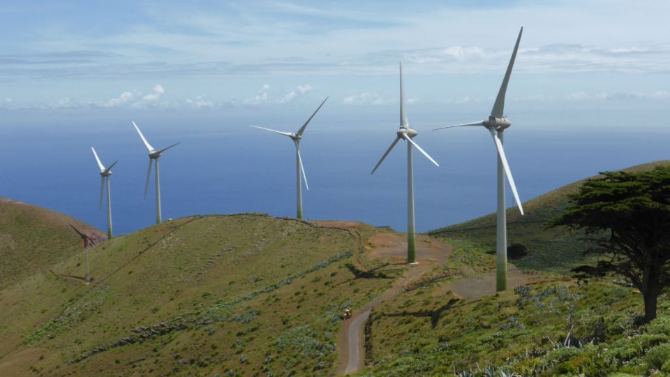 Las inversiones mundiales en proyectos de energía limpia han caído a un mínimo de seis años.