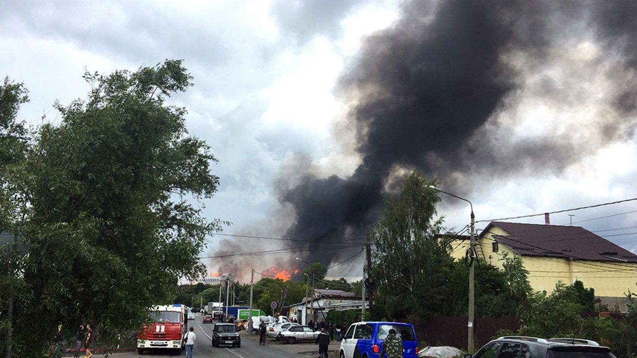 El incendio empezó cerca del mediodía en un gasoducto que alimenta la central en el propio recinto.