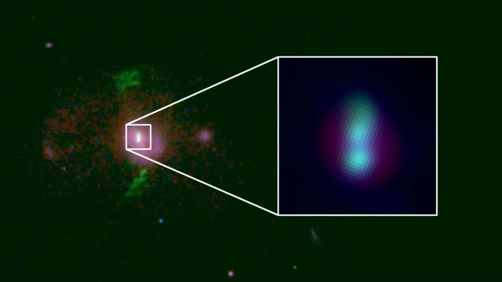 Una galaxia a aproximadamente 2.500 millones de años luz de distancia tiene un par de agujeros negros supermasivos.