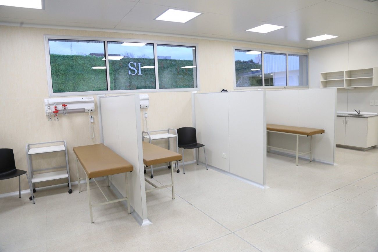 Pablo Moreno, jefe de Emergencias, agregó: “Son 1.100 metros cuadrados dedicados a la atención de urgencias en los niños. Todo está equipado con tecnología de última generación y servicios auxiliares, cumpliendo con la normativa internacional de sanidad vigente”.