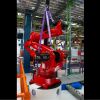 Uno de los robots Comau con tecnología de punta de la planta FCA de Mirafiori.