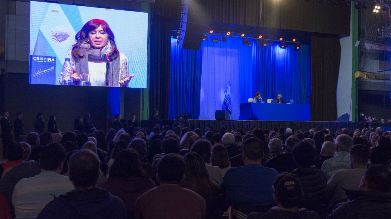 La expresidenta presentó su libro luego de visitar a su hija en Cuba.