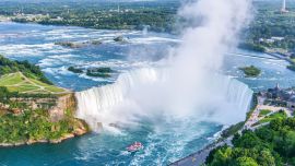 Las Cataratas del Niágara están ubicadas en la frontera entre los Estados Unidos y Canadá.