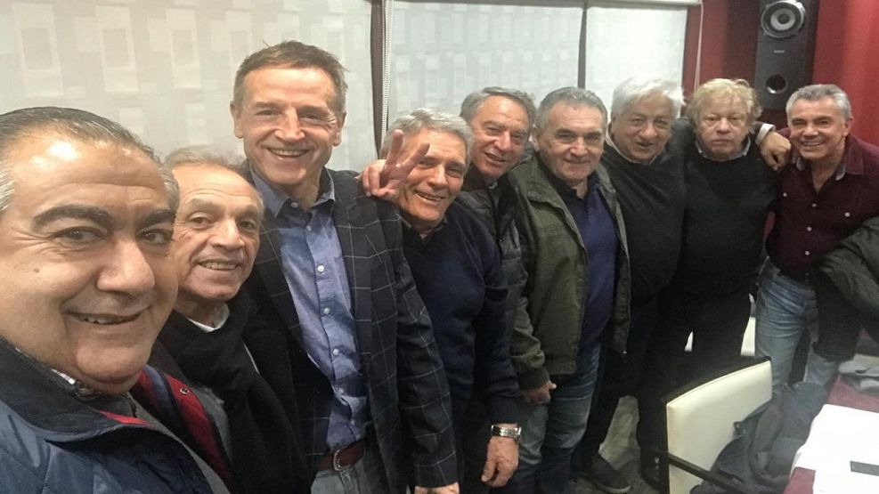 Héctor Daer, Jorge Sola, Carlos Acuña, Juan Carlos Schmid y Julio Piumato, entre otros dirigentes, en las elecciones del Sindicardo de Seguro.