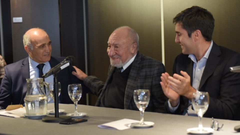 El vicegobernador bonaerense Daniel Salvador, el juez de la Corte Suprema bonaerense Héctor Negri y el diputado Manuel Mosca.