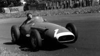 Juan Manuel Fangio, vencedor en la legendaria carrera de Nürburgring de 1957 con un Maserati 250F.