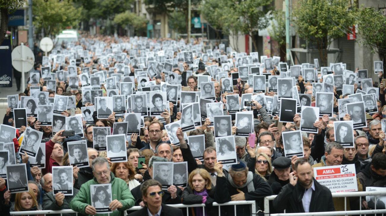 Homenaje por el 25° aniversario del atentado a la AMIA.