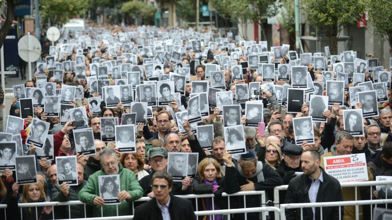 Homenaje por el 25° aniversario del atentado a la AMIA.